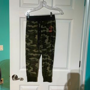 Capri Camo jogging pants